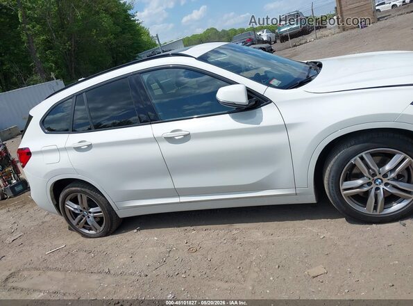 WBXJG9C0XM5U47253 2021 BMW X1 White Widok wnętrza z tyłu