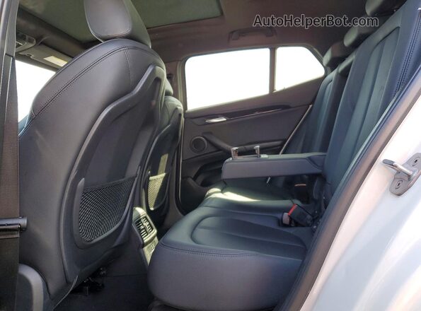 WBXYH9C00L5P59480 2020 BMW X2 White უკანა სავარძლების ხედი