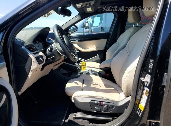 WBXYJ1C04M5S44800 2021 BMW X2 Black Widok wnętrza z przodu