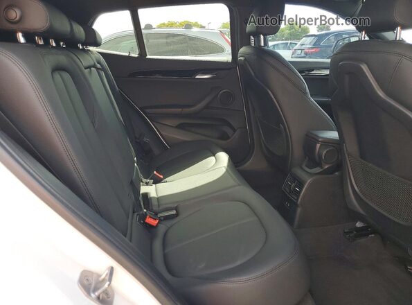 WBXYJ1C09L5P68135 2020 BMW X2 White Widok tylnych siedzeń