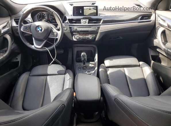 WBXYJ1C09L5P68135 2020 BMW X2 White Widok deski rozdzielczej