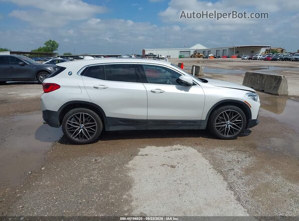 WBXYJ5C54K5N72007 2019 BMW X2 White Vista interior trasera