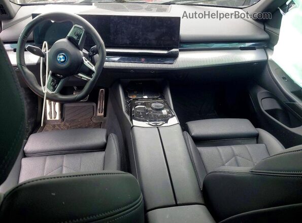 WBY33FK05RCR45170 2024 BMW OTHER Blue Առջևի վահանակի տեսք