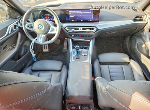WBY73AW00PFN55345 2023 BMW I4 Gray Vista del salpicadero