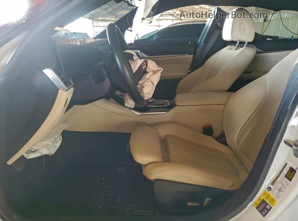 WBY73AW07PFN84194 2023 BMW I4 Red წინა სალონის ხედი