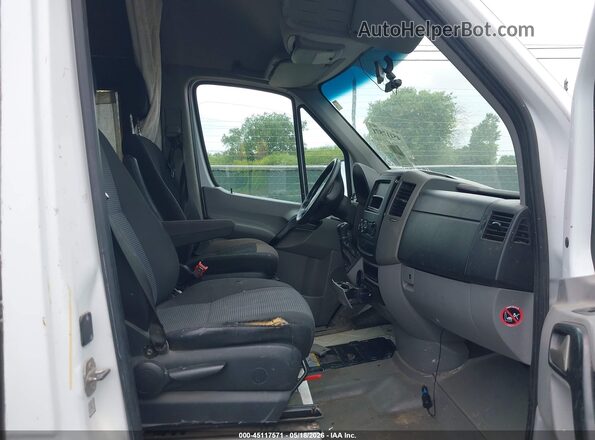 WD3PE7CD9HP376040 2017 MERCEDES-BENZ SPRINTER Белый Вид салона спереди