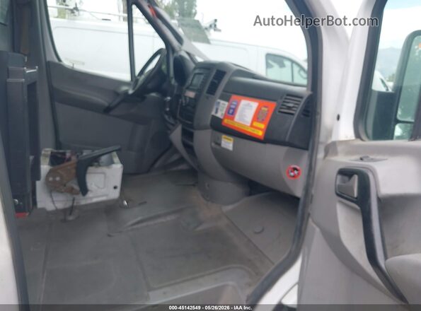 WD3PE8DD9GP360438 2016 MERCEDES-BENZ SPRINTER White Вид салону спереду