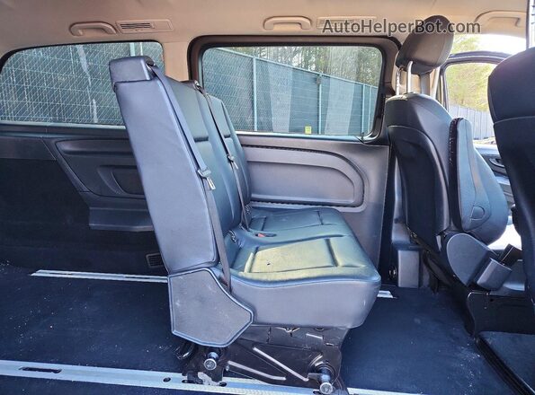 WD4PG2EE7J3365744 2018 MERCEDES-BENZ METRIS Черный Вид задней части салона