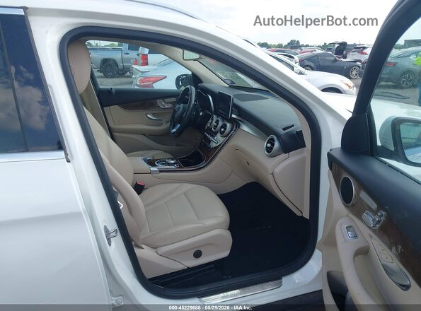 WDC0G4JB0HF137252 2017 MERCEDES-BENZ GLC 300 White Vista interior delantera