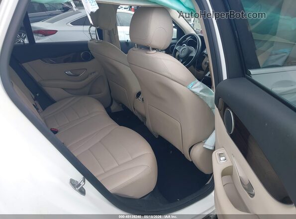WDC0G4JB2HF117620 2017 MERCEDES-BENZ GLC 300 Beige Vista de la etiqueta del VIN