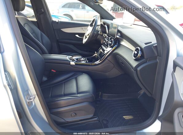 WDC0G4KB1HF150025 2017 MERCEDES-BENZ GLC 300 Light Blue Вид салону спереду