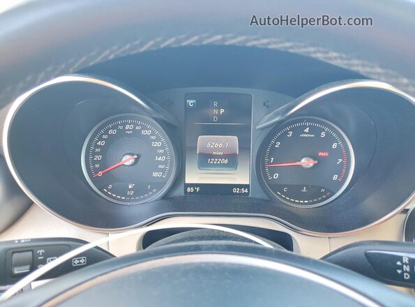 WDC0G4KBXJV070265 2018 MERCEDES-BENZ GLC-CLASS Red Vista del cuadro de instrumentos