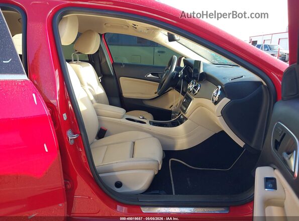 WDCTG4EB0JJ479374 2018 MERCEDES-BENZ GLA 250 Red Вид салону спереду