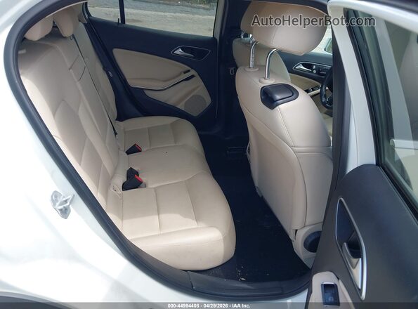 WDCTG4EB1GJ223222 2016 MERCEDES-BENZ GLA 250 White VIN კოდის სტიკერის ხედი