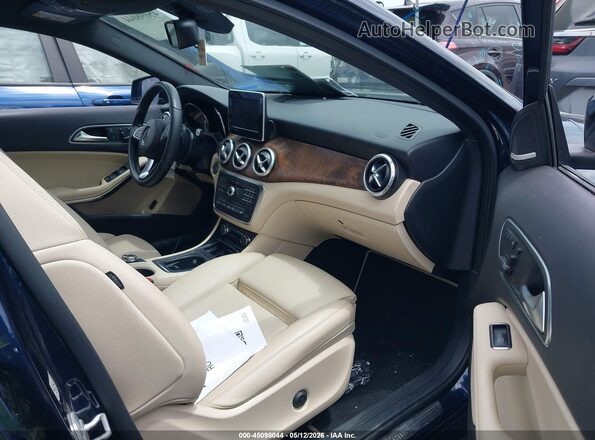 WDCTG4EB1HJ305713 2017 MERCEDES-BENZ GLA 250 Blue Vista interior delantera