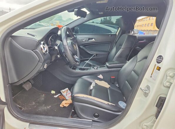 WDCTG4EB1JJ406269 2018 MERCEDES-BENZ GLA Белый Вид салона спереди