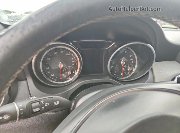 WDCTG4EB1JJ406269 2018 MERCEDES-BENZ GLA Белый Вид щитка приборов