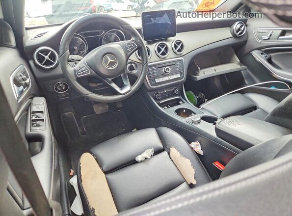 WDCTG4EB1JJ406269 2018 MERCEDES-BENZ GLA Белый Вид панели приборов