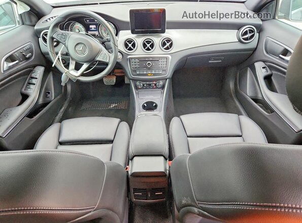 WDCTG4EB2GJ250879 2016 MERCEDES-BENZ GLA Silver Widok deski rozdzielczej