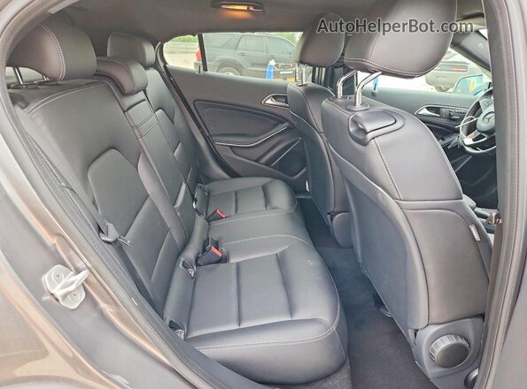 WDCTG4EB2GJ250879 2016 MERCEDES-BENZ GLA Silver Widok wnętrza z tyłu