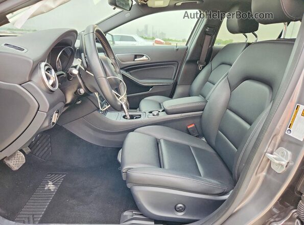 WDCTG4EB2GJ250879 2016 MERCEDES-BENZ GLA Silver Widok wnętrza z przodu
