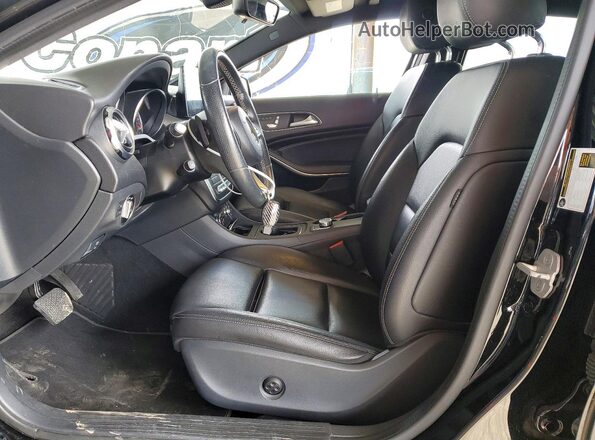 WDCTG4EB2JJ439846 2018 MERCEDES-BENZ GLA Black Вид салону спереду