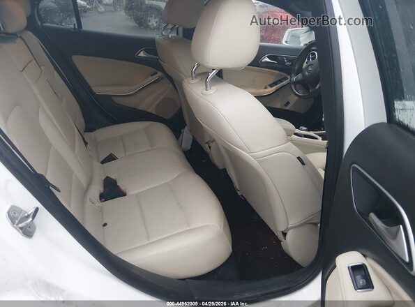 WDCTG4EB3KJ579891 2019 MERCEDES-BENZ GLA 250 White Widok naklejki z numerem VIN