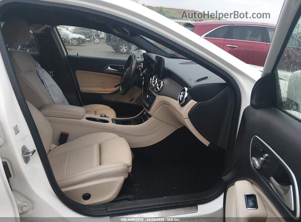 WDCTG4EB3KJ579891 2019 MERCEDES-BENZ GLA 250 White Widok wnętrza z przodu