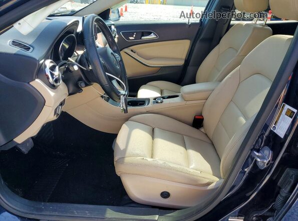 WDCTG4EB3KU000915 2019 MERCEDES-BENZ GLA Blue Вид салону спереду