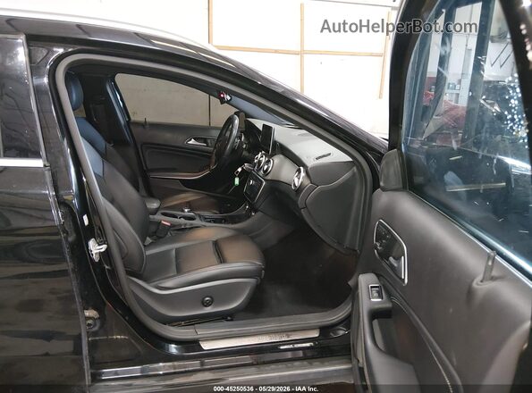 WDCTG4EB4HJ335028 2017 MERCEDES-BENZ GLA 250 Black Vista interior delantera