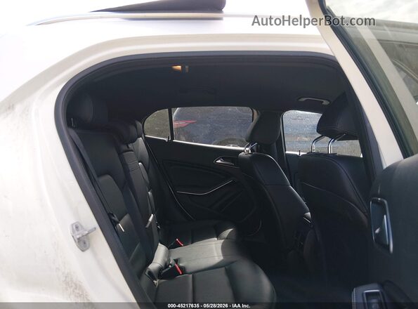 WDCTG4EB4JJ423843 2018 MERCEDES-BENZ GLA 250 White VIN კოდის სტიკერის ხედი