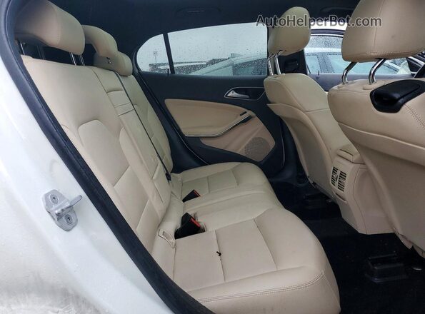 WDCTG4EB5GJ205645 2016 MERCEDES-BENZ GLA White უკანა სავარძლების ხედი