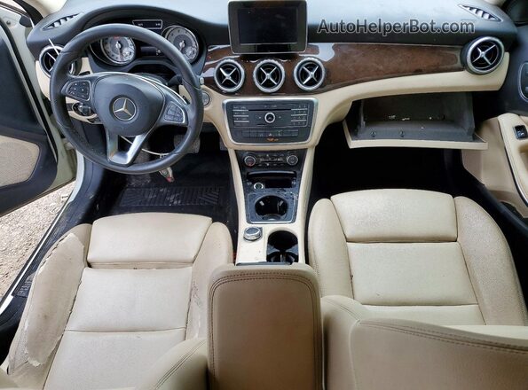 WDCTG4EB5HJ357698 2017 MERCEDES-BENZ GLA White Vista del salpicadero