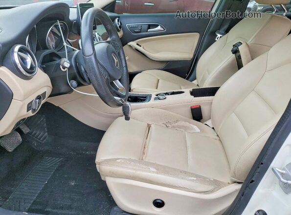 WDCTG4EB5HJ357698 2017 MERCEDES-BENZ GLA White Vista interior delantera