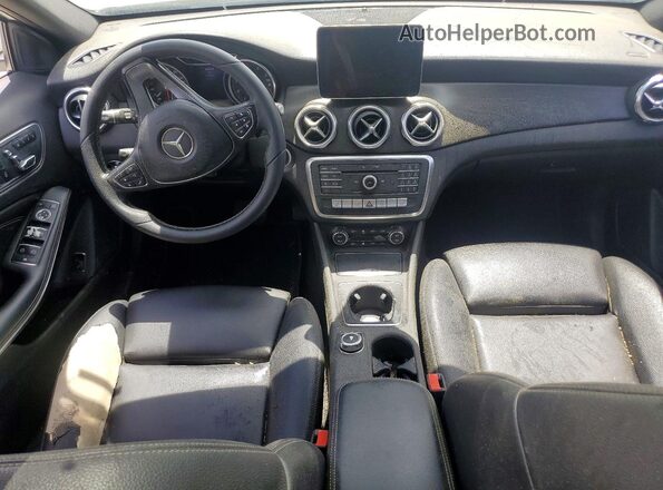 WDCTG4EB5JJ421275 2018 MERCEDES-BENZ GLA White Vista del salpicadero