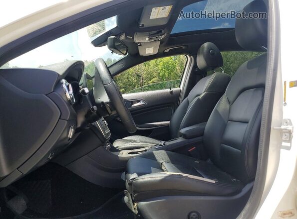WDCTG4EB5JJ421275 2018 MERCEDES-BENZ GLA White Vista interior delantera