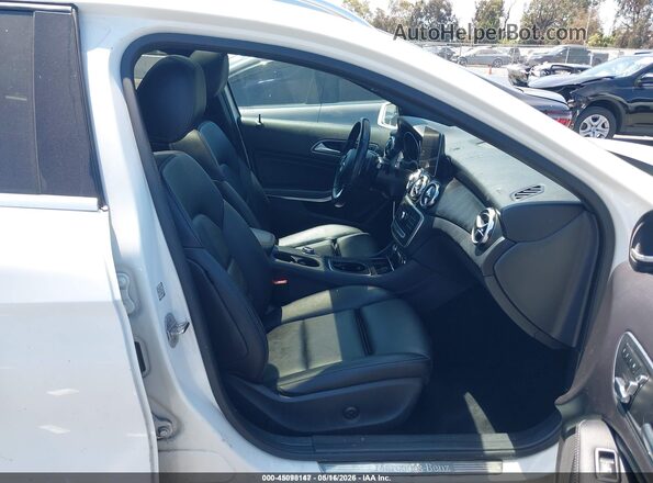 WDCTG4EB5JJ520193 2018 MERCEDES-BENZ GLA 250 White Vista interior delantera