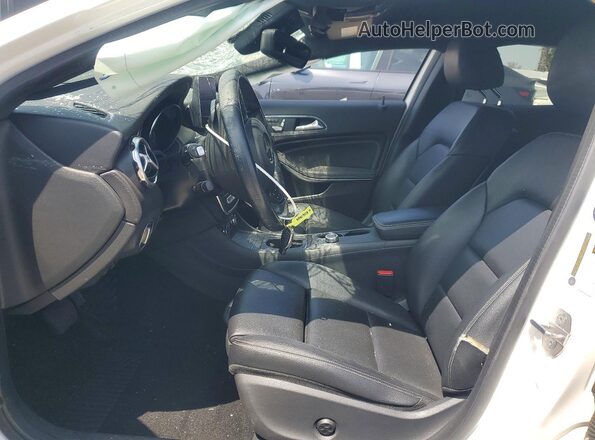 WDCTG4EB5KU010569 2019 MERCEDES-BENZ GLA White Vista interior delantera