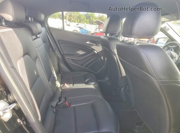 WDCTG4EB7JJ530353 2018 MERCEDES-BENZ GLA Black Вид задньої частини салону