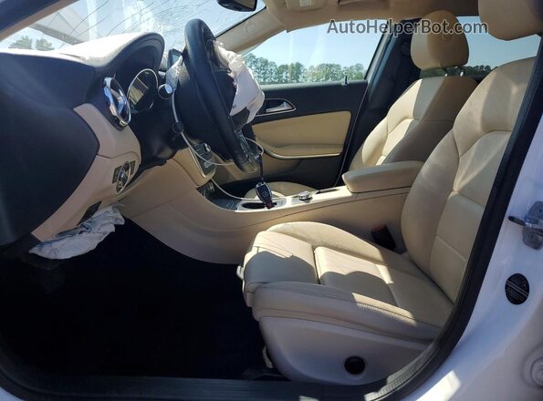 WDCTG4EB7KU014896 2019 MERCEDES-BENZ GLA White Widok wnętrza z przodu