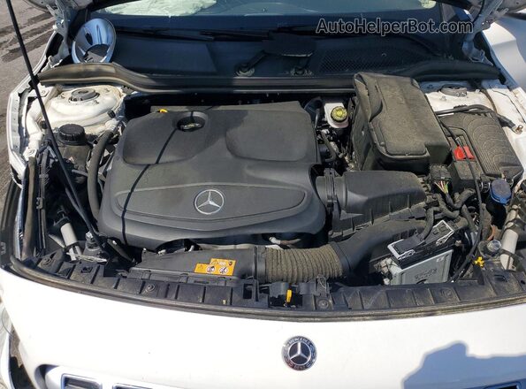 WDCTG4EB7KU014896 2019 MERCEDES-BENZ GLA White Widok wnętrza z tyłu