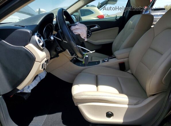 WDCTG4EB9GJ198733 2016 MERCEDES-BENZ GLA Brown Widok wnętrza z przodu