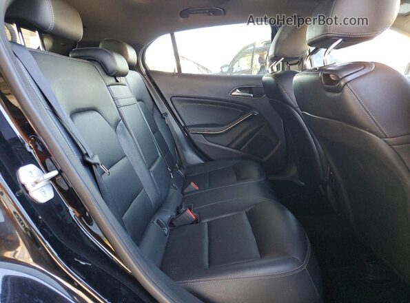 WDCTG4EB9GJ225669 2016 MERCEDES-BENZ GLA Black Հետևի նստատեղերի տեսք