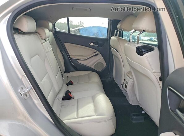 WDCTG4EBXGJ256512 2016 MERCEDES-BENZ GLA Silver Widok wnętrza z tyłu