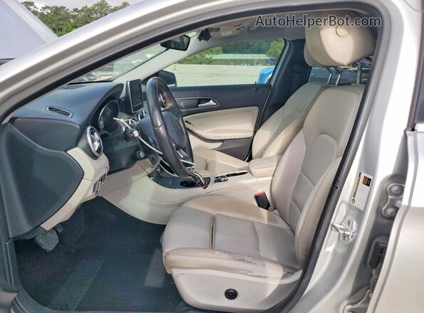 WDCTG4EBXGJ256512 2016 MERCEDES-BENZ GLA Silver Widok wnętrza z przodu