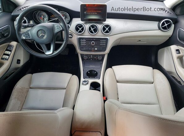 WDCTG4EBXGJ256512 2016 MERCEDES-BENZ GLA Silver Widok deski rozdzielczej