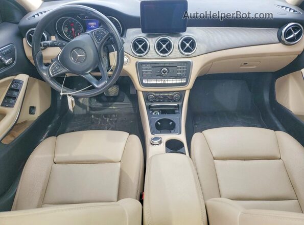 WDCTG4GB1JJ370547 2018 MERCEDES-BENZ GLA Black Widok deski rozdzielczej