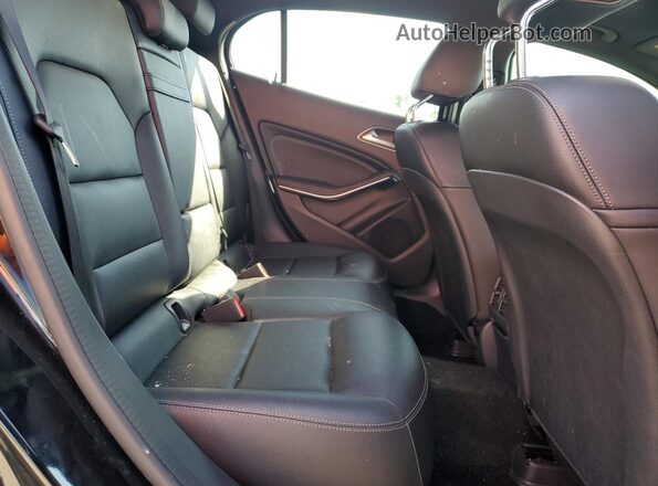 WDCTG4GB4JJ442941 2018 MERCEDES-BENZ GLA Black Հետևի նստատեղերի տեսք
