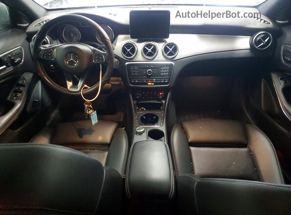 WDCTG4GB5HJ357567 2017 MERCEDES-BENZ GLA Silver Առջևի վահանակի տեսք