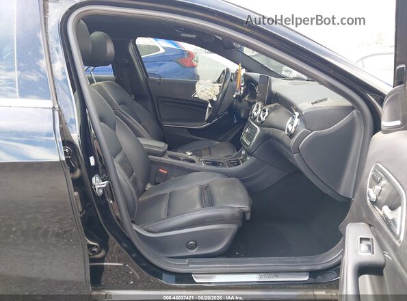 WDCTG4GB6KU016006 2019 MERCEDES-BENZ GLA 250 Black Вид салону спереду